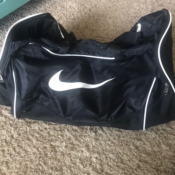 Nike Handbags - Nike duffel bag